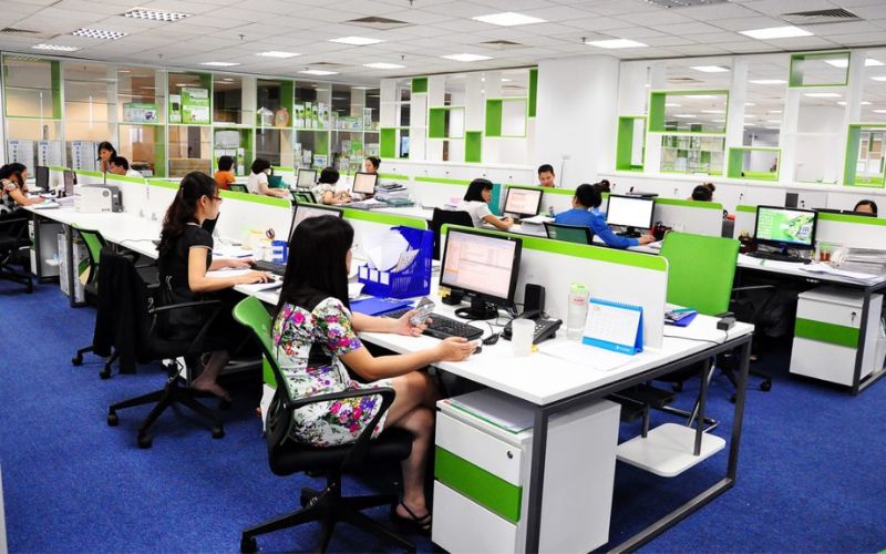 Office Layout how to arrange desk in room