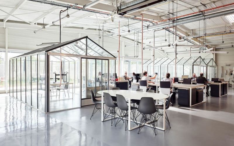 Office layout how to arrange desk in room