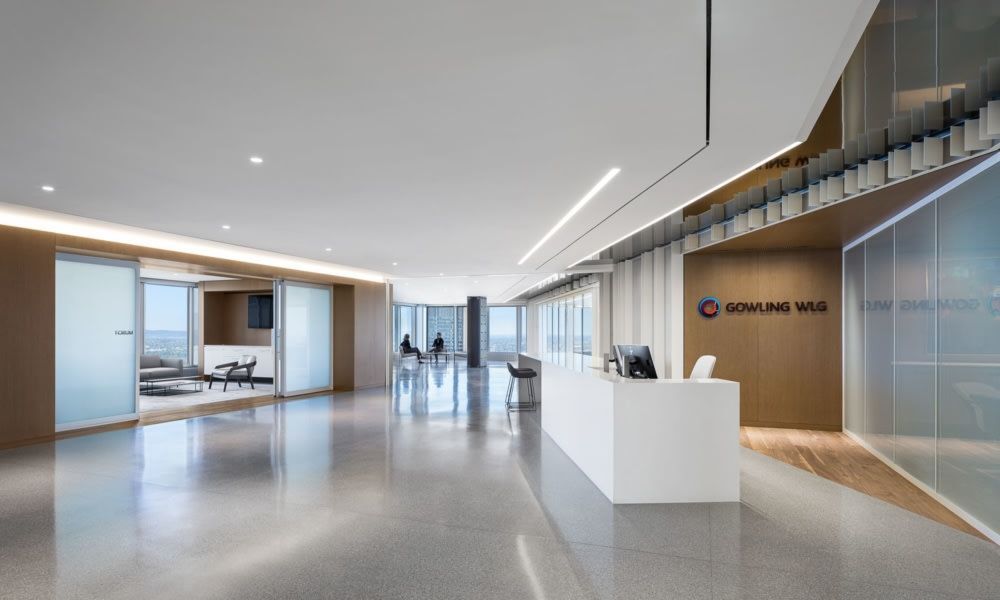 The lobby space is designed according to standards.