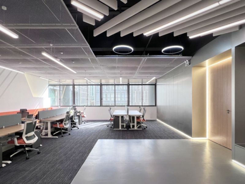 Model 2: 40m2 office design with simple color coordination