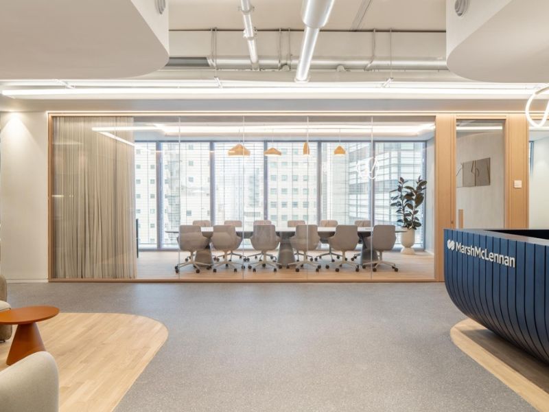 Office with flexible furniture